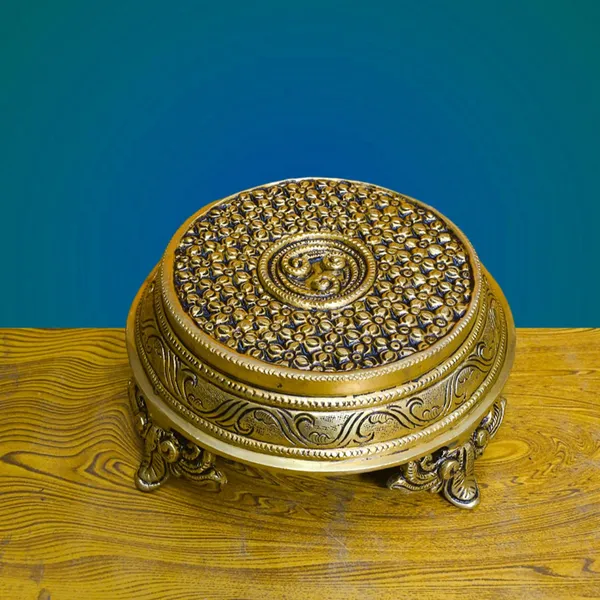 Antique_Brass_Chowki_For_God_Idols,_Mukkali_Decorative_Round,_Chowki_For_Pooja_Kamatshi_|_Chowki_For_Diya|_Chowki_For_Mandir_Pooja