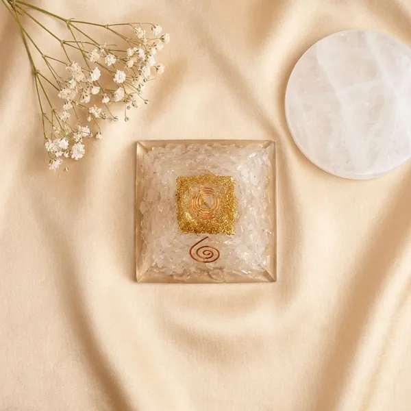 Cream_Premium_Clear_Quartz_Pyramid