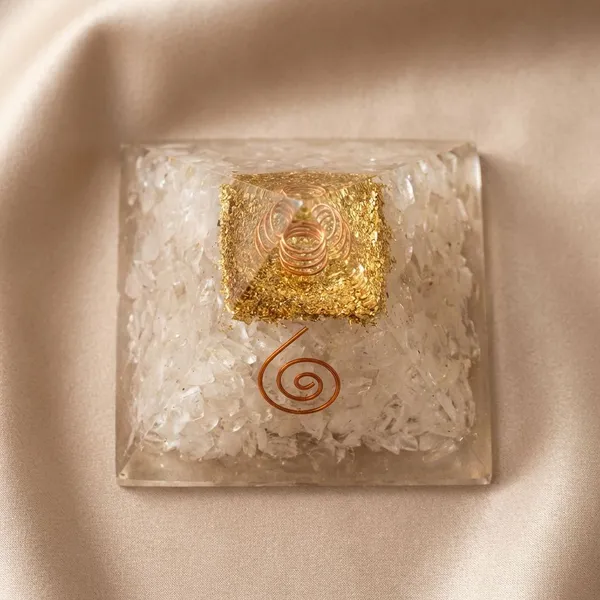 Cream_Premium_Clear_Quartz_Pyramid