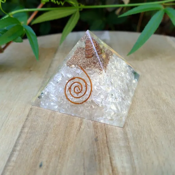 Clear_quartz_Pyramid_