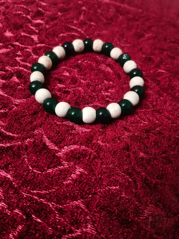 Green_And_White_Premium_And_Jade_Tulsi_Bracelet