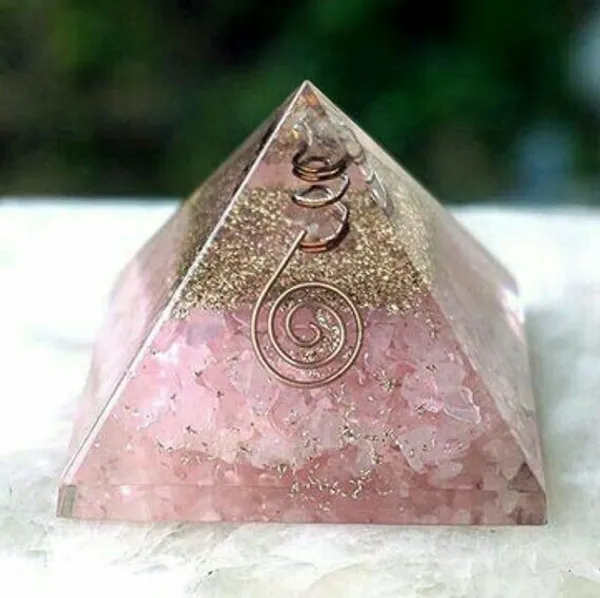 Rose_quartz_Pyramid_