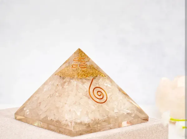 Cream_Premium_Clear_Quartz_Pyramid