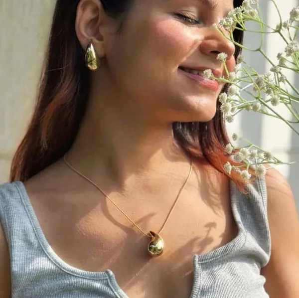 Maroon_Small_Teardrop_Pendant_Necklace_Earrings_Set