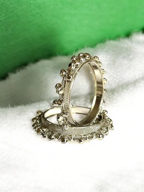 Silver_Fashion_Latest_Antique_Silver_Plated_Set_Of_2_Stylish_Traditional_Ghungroo_Bangles_For_Women
