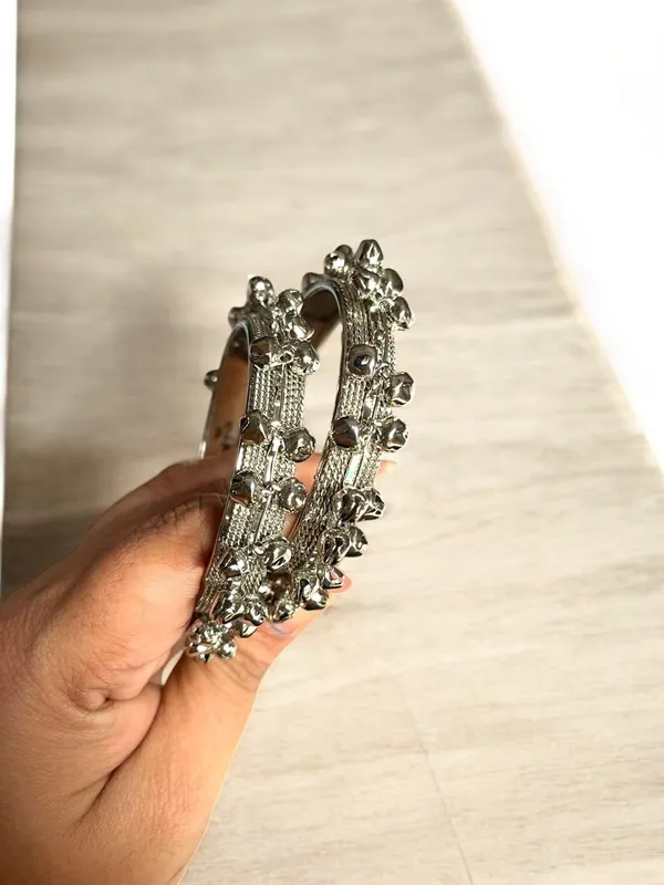 Silver_Fashion_Latest_Antique_Silver_Plated_Set_Of_2_Stylish_Traditional_Ghungroo_Bangles_For_Women