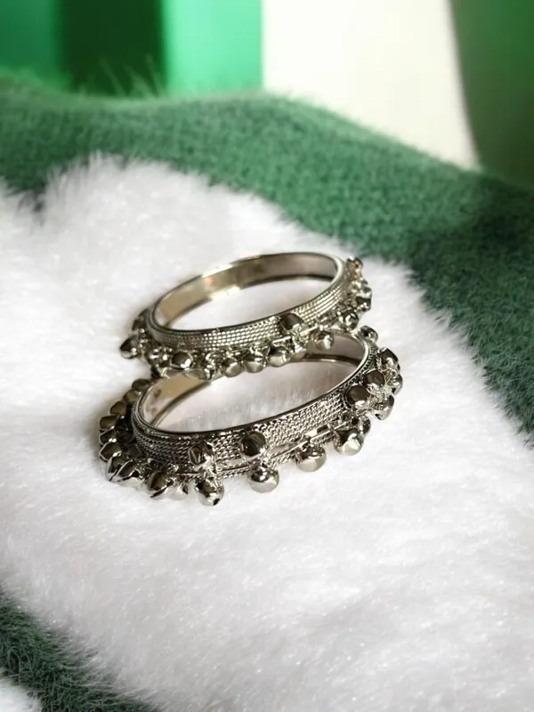 Silver_Fashion_Latest_Antique_Silver_Plated_Set_Of_2_Stylish_Traditional_Ghungroo_Bangles_For_Women