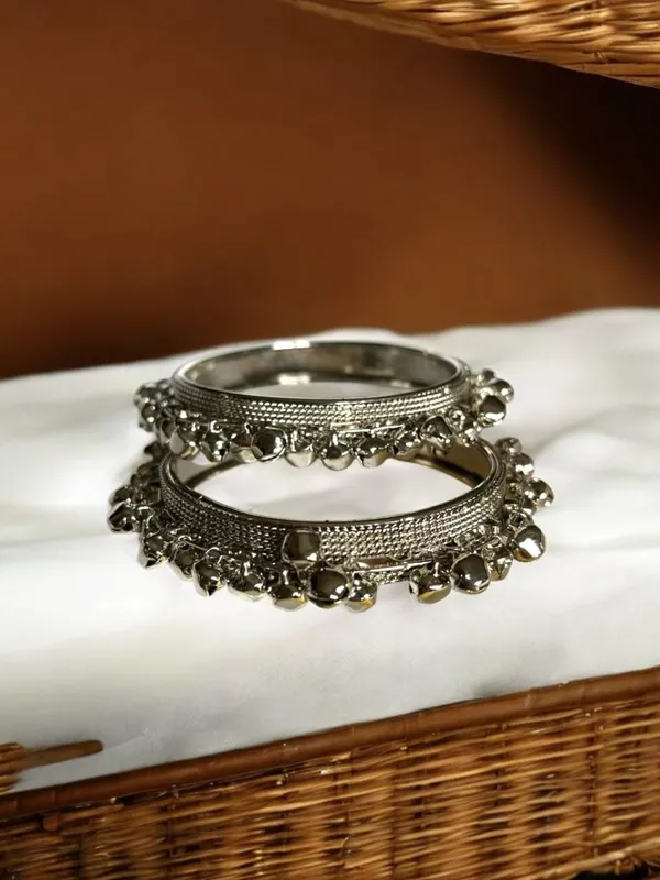 Silver_Fashion_Latest_Antique_Silver_Plated_Set_Of_2_Stylish_Traditional_Ghungroo_Bangles_For_Women