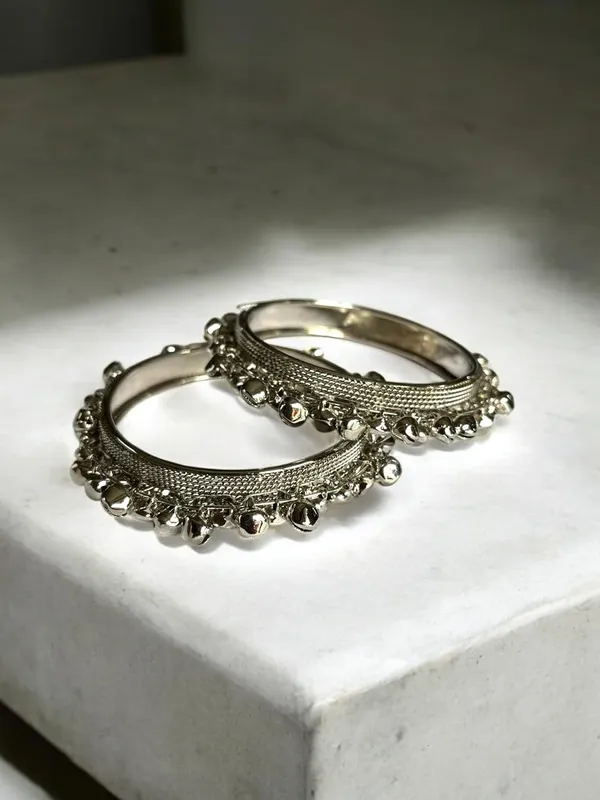 Silver_Fashion_Latest_Antique_Silver_Plated_Set_Of_2_Stylish_Traditional_Ghungroo_Bangles_For_Women