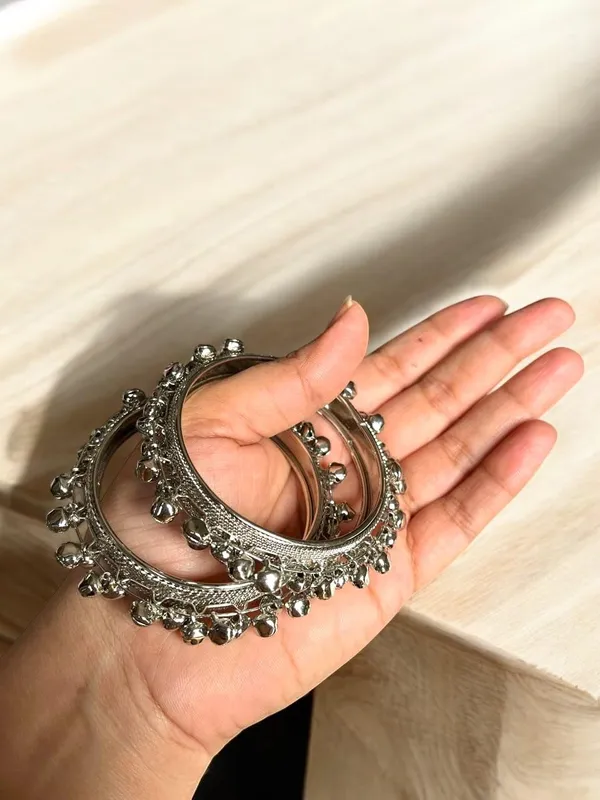 Silver_Fashion_Latest_Antique_Silver_Plated_Set_Of_2_Stylish_Traditional_Ghungroo_Bangles_For_Women
