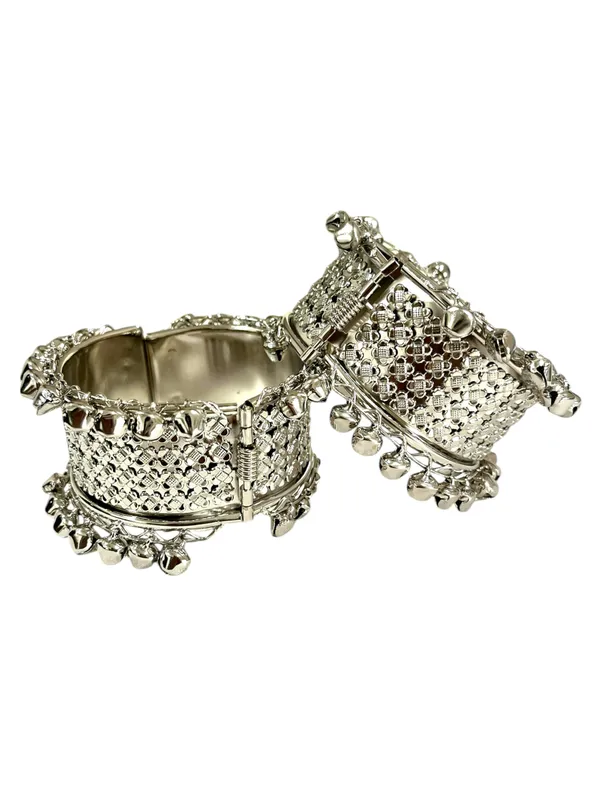 Silver_Navratri_Festival_Combo_Oxidised_Rhodium_Plated_Ghungroo_Kada_Bangles_Set_For_Women