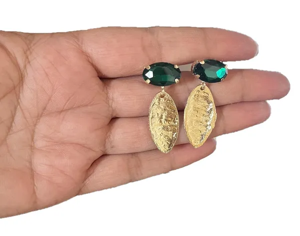 Gold-Plated_Designer_Green_Stone_Necklace_Set_with_Earrings_for_Women,_Anti_Tarnish_Fashion_Stylish_Jewellery_Set