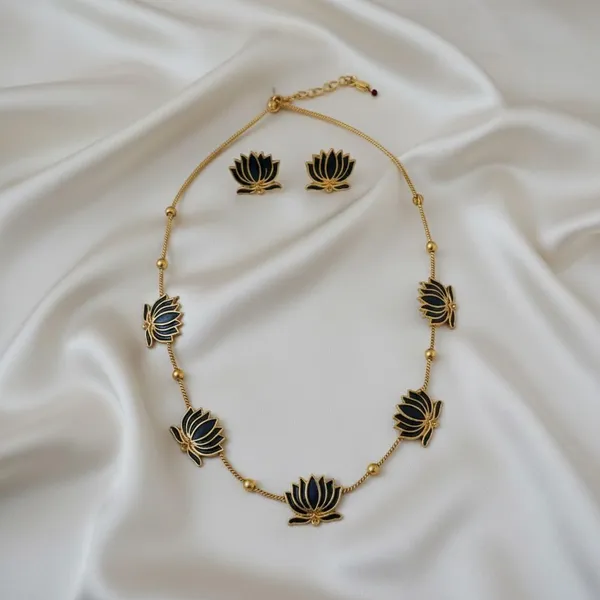 Black_Traditional_Gold-Plated_Lotus_Design_Jewellery_Set_For_Women