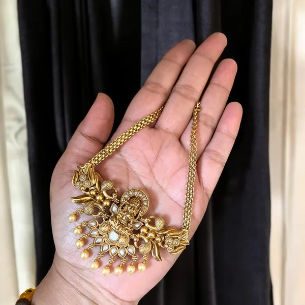 Maroon_Pearl_Choker_Traditional_Temple_Necklace_Goddess_Laxmi_Jewellery_Set_With_Jhumki_Earrings_For_Women