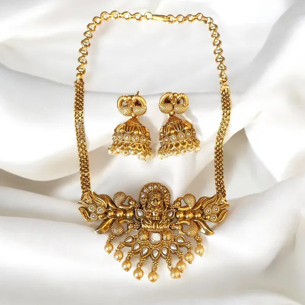 Maroon_Pearl_Choker_Traditional_Temple_Necklace_Goddess_Laxmi_Jewellery_Set_With_Jhumki_Earrings_For_Women