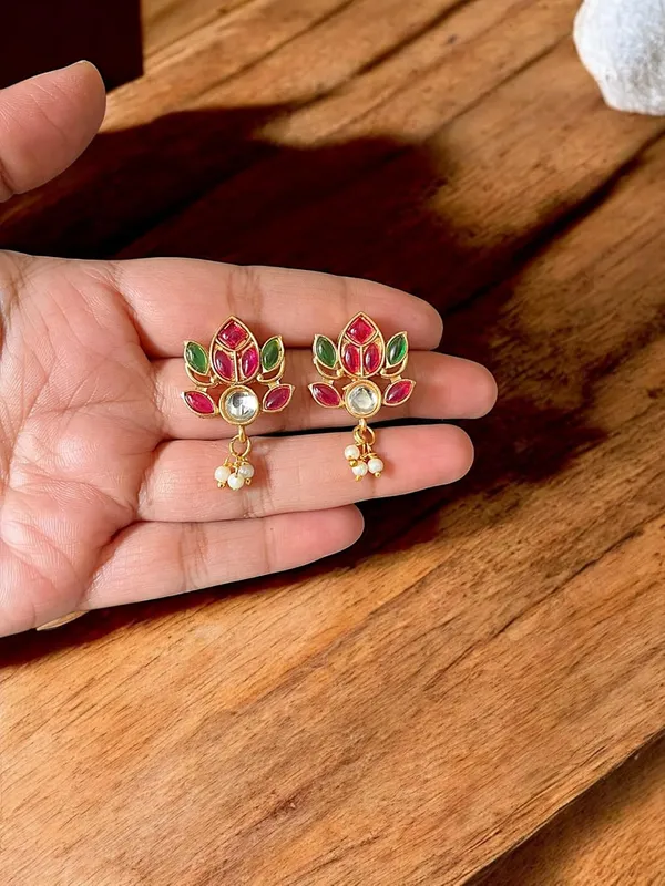 Multicolour_Latest_Lotus_Design_Floral_Pearl_Choker_Necklace_With_Stud_Earrings_Women
