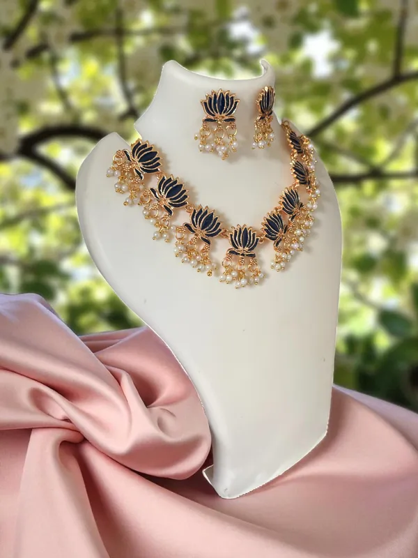 Blue_Lotus_Design_Traditional_Necklace_Set_For_Women