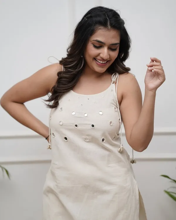 White_Cotton_Sleeveless_Kurti_Pant_Set_For_Women