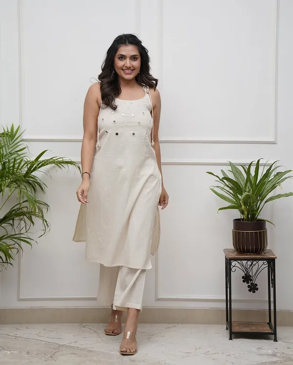 White_Cotton_Sleeveless_Kurti_Pant_Set_For_Women