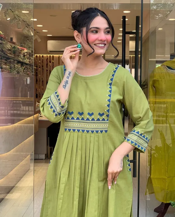 Green_Cotton_Nyra_Cut_Kurti_Pant_Set_For_Women