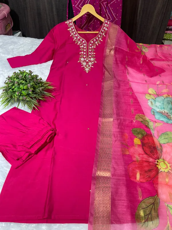 Dark_Pink_Silk_Blend_3/4_Sleeve_V_Neck_Kurti_Palazzo_Set_For_Women