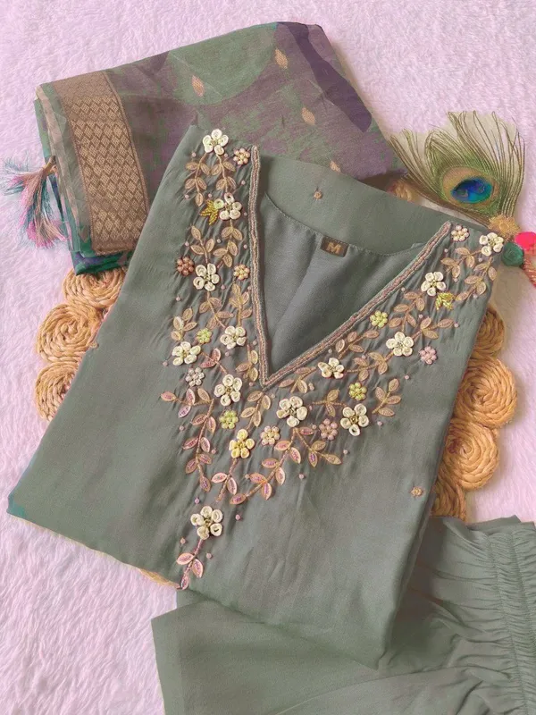 Grey_Silk_Blend_3/4_Sleeve_V_Neck_Kurti_Palazzo_Set_For_Women