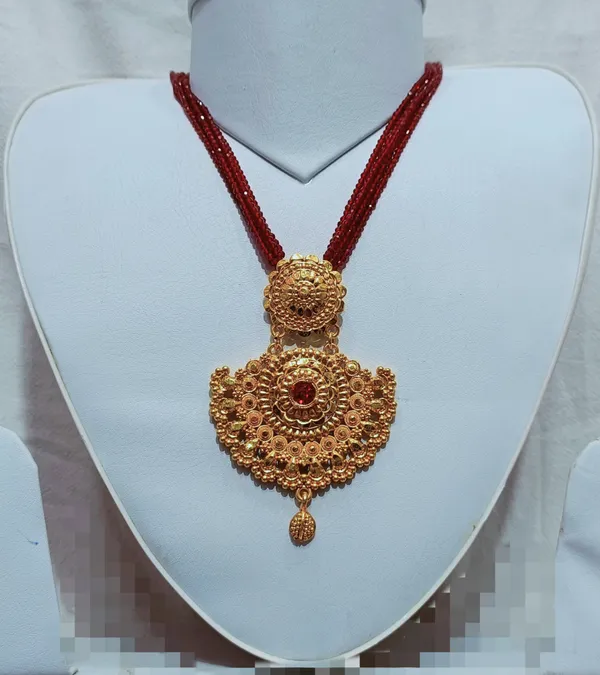 Maroon_Premium_Sparkling_Ad_Stone_Alloy_Necklace_Ad_For_Women