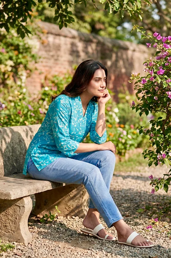Turquoise_Blue_Printed_Cotton_Short_Top_For_Women