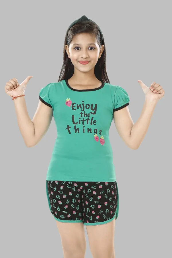 Green_Cotton_Printed_Half_Sleeve__Top_&_Shorts_Set_For_Girls