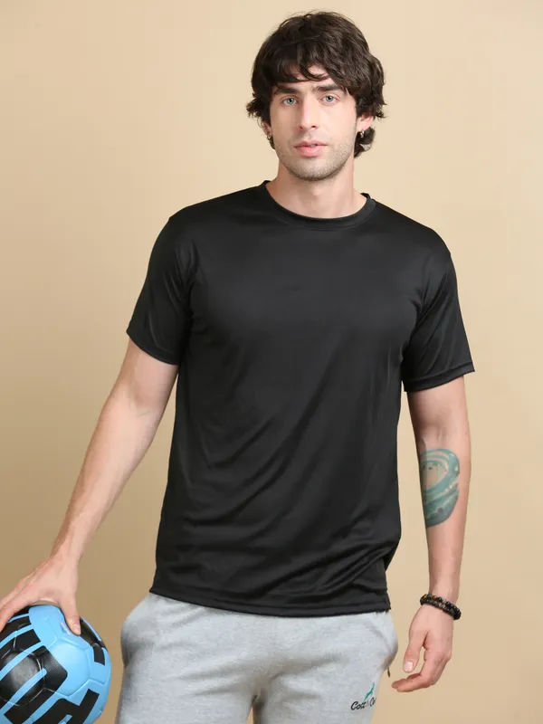 Black_Polyester_Round_Neck_Sports_T-Shirt_For_Men