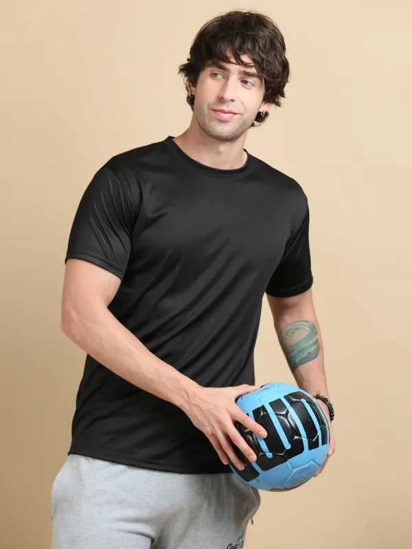 Black_Polyester_Round_Neck_Sports_T-Shirt_For_Men