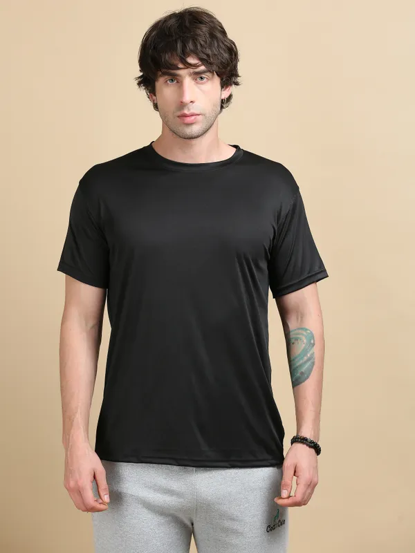 Black_Polyester_Round_Neck_Sports_T-Shirt_For_Men