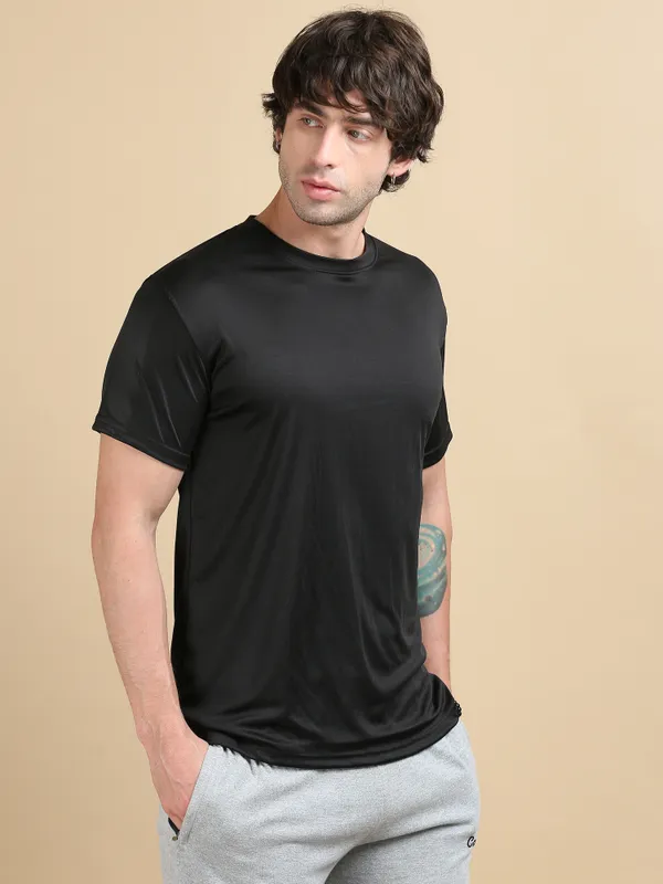 Black_Polyester_Round_Neck_Sports_T-Shirt_For_Men