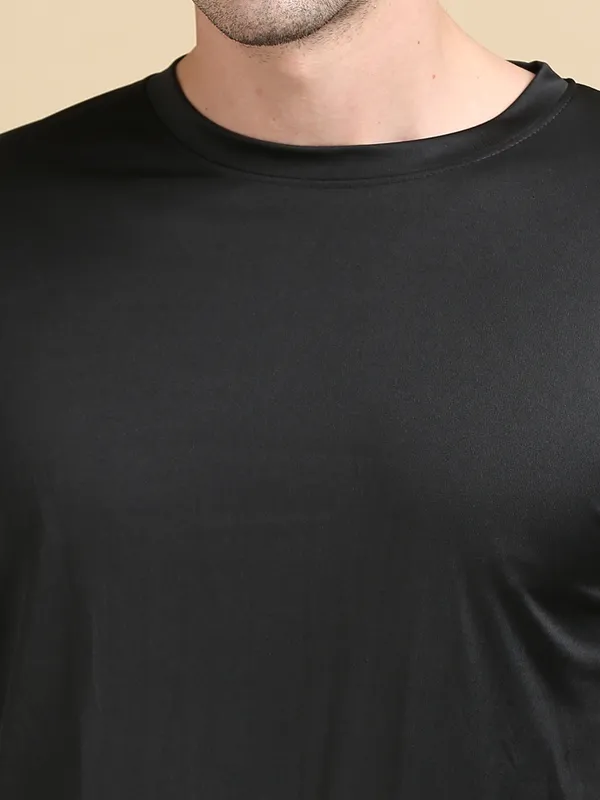 Black_Polyester_Round_Neck_Sports_T-Shirt_For_Men