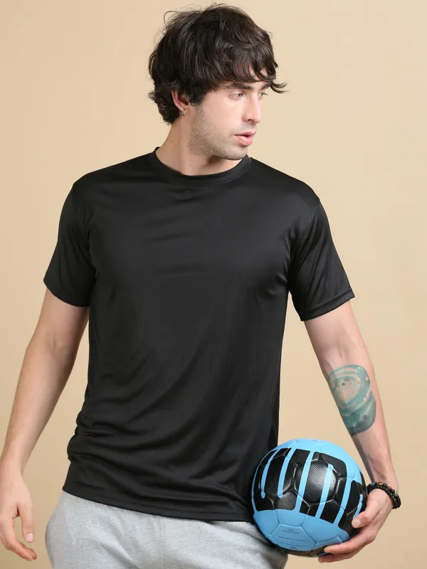 Black_Polyester_Round_Neck_Sports_T-Shirt_For_Men