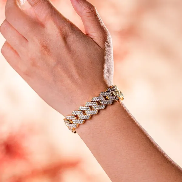Gold_Alloy_Bracelet_For_Men