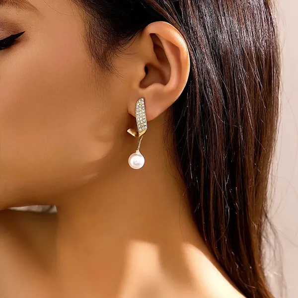 Gold_Alloy_Earring_Set_For_Women