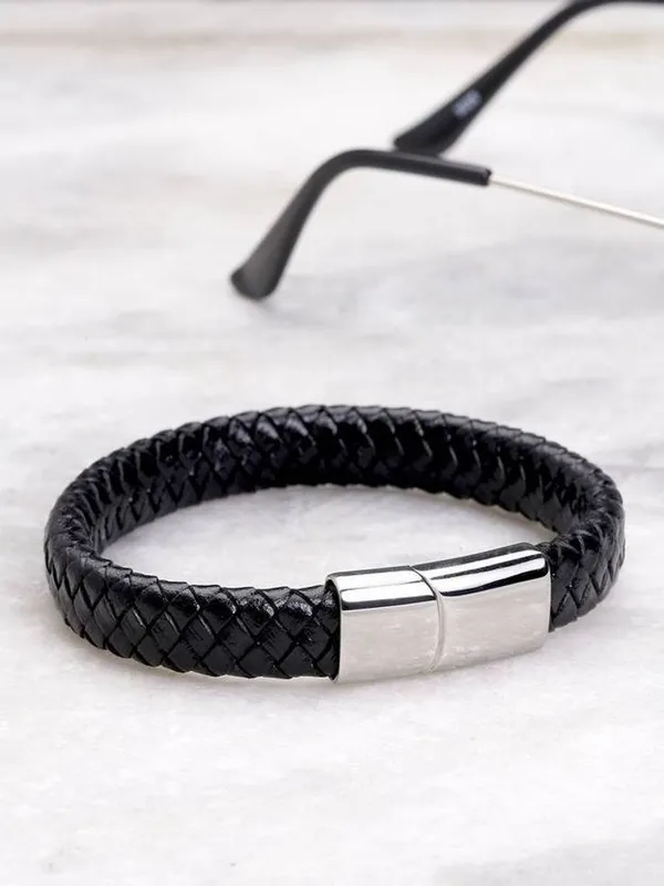 Black_Leather_Bracelet_For_Men