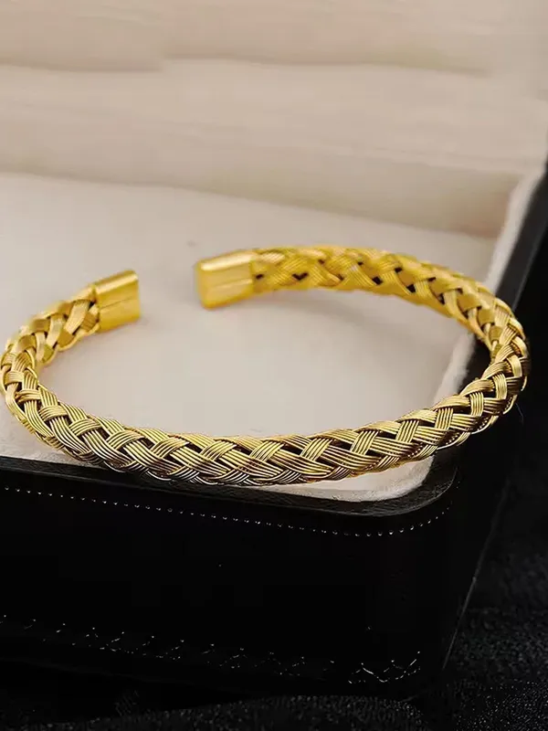 Gold_Alloy_Bracelet_For_Women