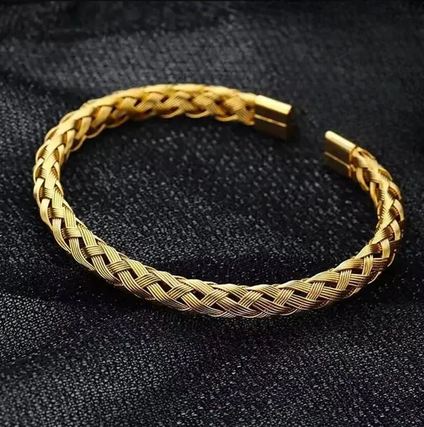 Gold_Alloy_Bracelet_For_Women