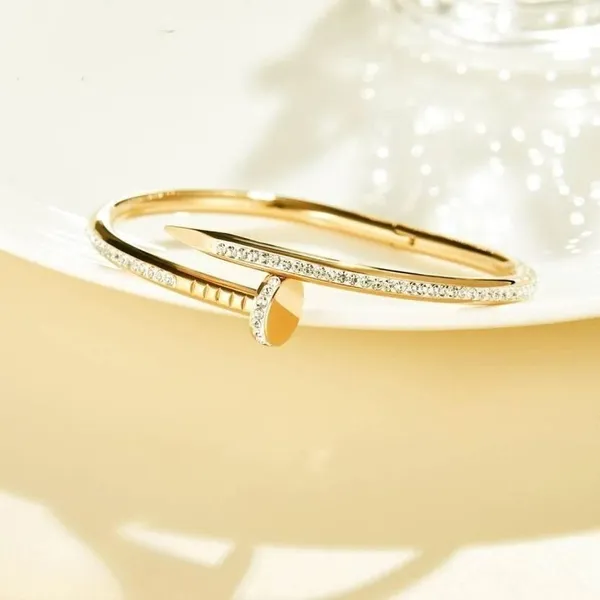 Gold_Metal_Bracelet_For_Women