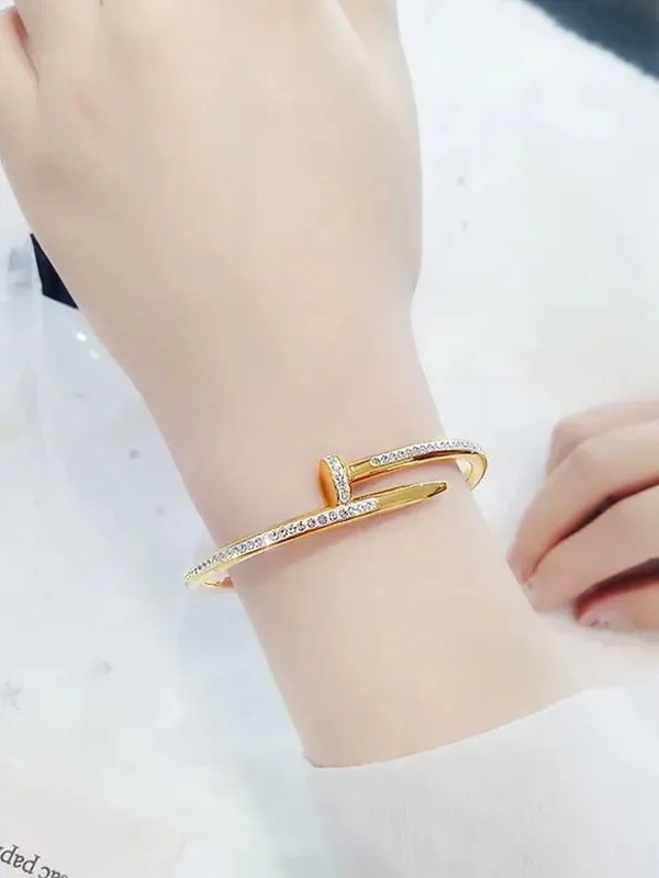 Gold_Metal_Bracelet_For_Women