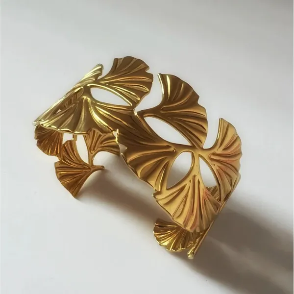 Gold_Alloy_Bracelet_For_Women
