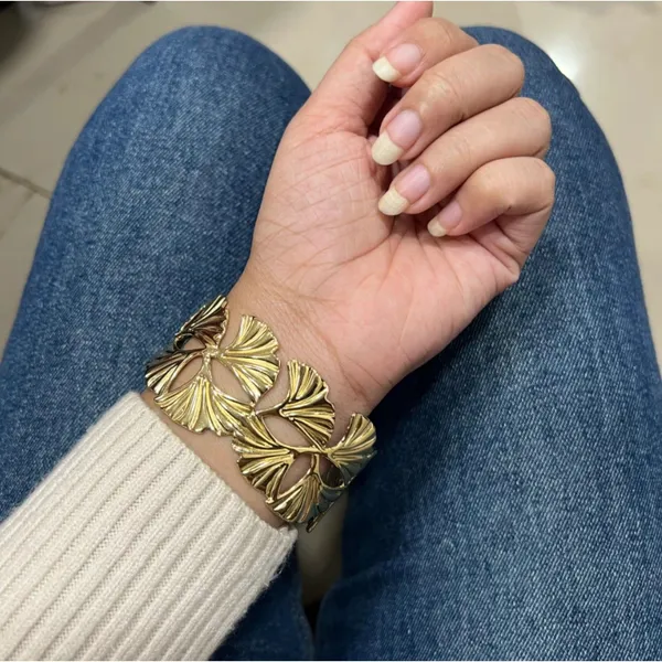 Gold_Alloy_Bracelet_For_Women