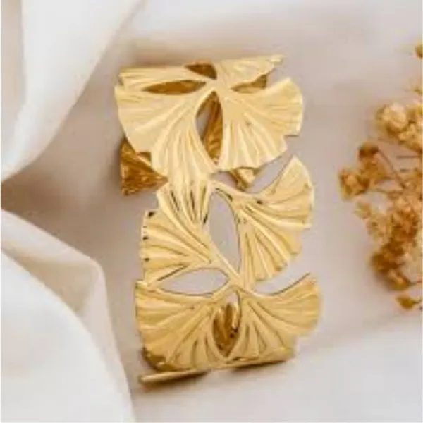 Gold_Alloy_Bracelet_For_Women