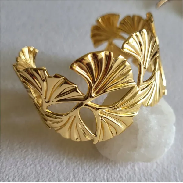 Gold_Alloy_Bracelet_For_Women
