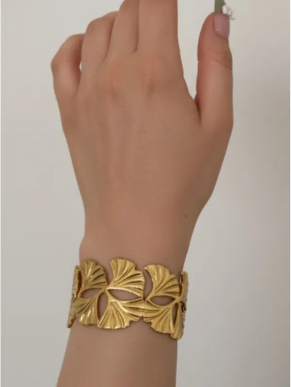 Gold_Alloy_Bracelet_For_Women