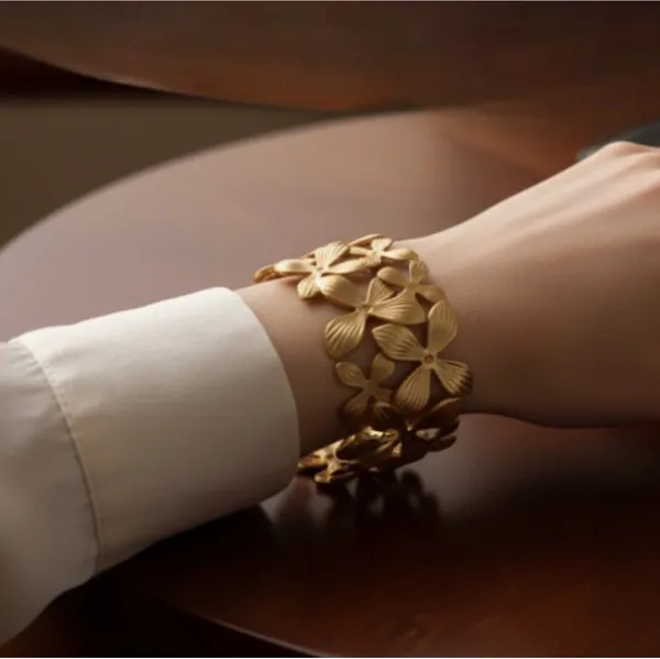 Gold_Alloy_Bracelet_For_Women