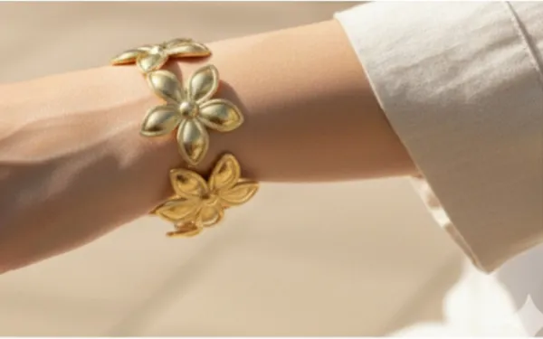 Gold_Alloy_Bracelet_For_Women