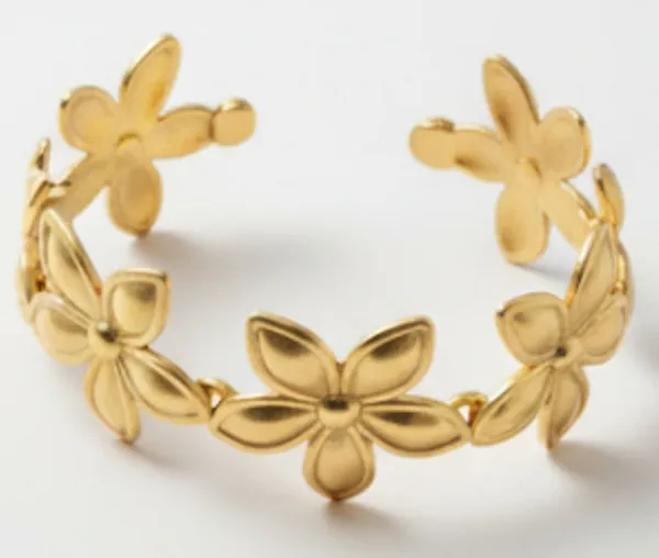 Gold_Alloy_Bracelet_For_Women
